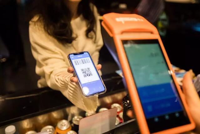 Baccarat Champagne Coupes: Produk Mewah dengan Kualitas dan Estetika Unik