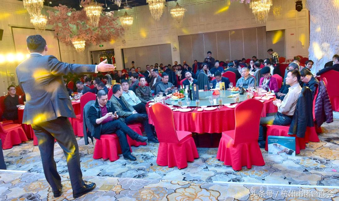 梦见说相声的人死了?2025年必懂的3大命运转机信号 梦见说相声的人死了?2025年必懂的3大命运转机信号