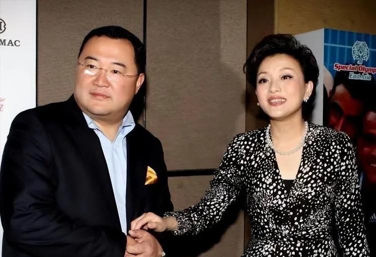 杨兰老公图片：他究竟是做什么工作的？