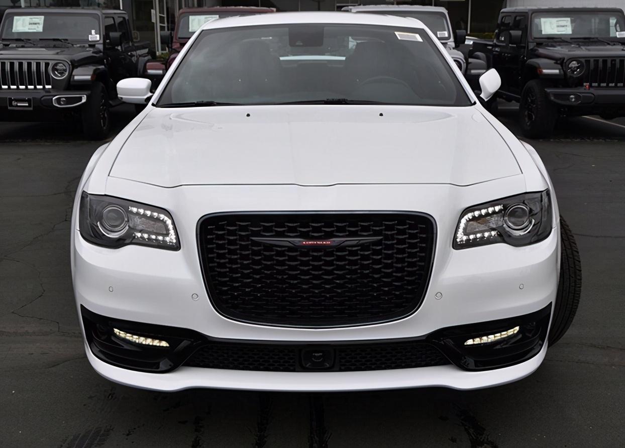 预算30万如何选车？Chrysler 300C三大优势省5万维护费