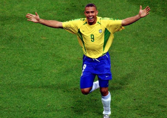 【各国足球明星代表人物】，探寻他们背后的故事与传奇