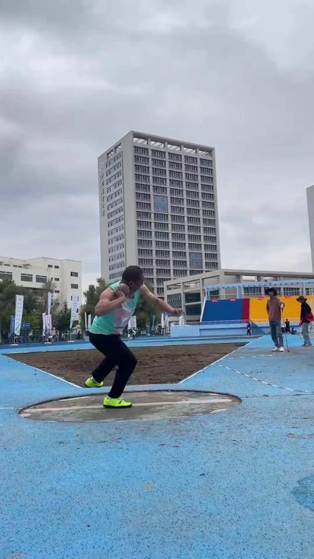 明升体育铅球专项训练方法，解决铅球投掷常见问题