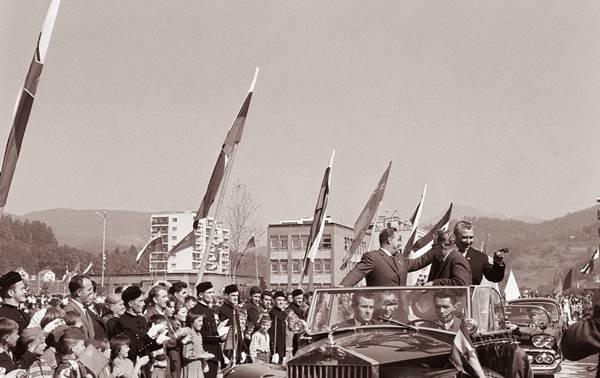 波兰为啥少打一人还输给斯洛伐克？