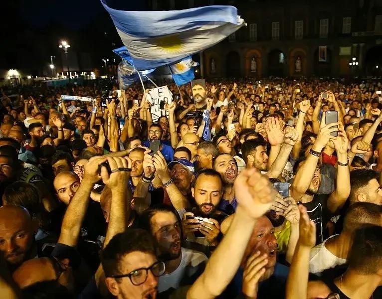 为啥那不勒斯人把马拉多纳当祖宗供着？