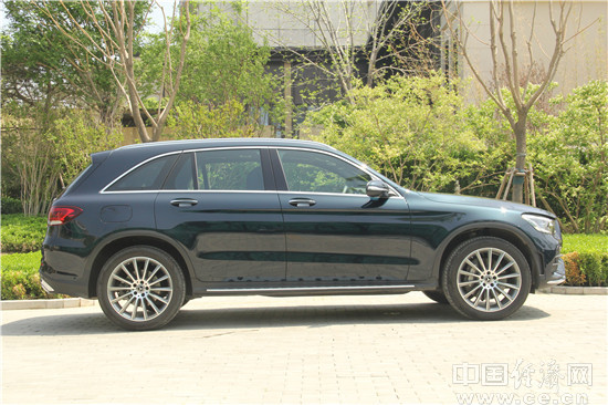 奔驰GLC 2020款试驾_20款奔驰glc300配置_ 奔驰GLC长轴距版评测 