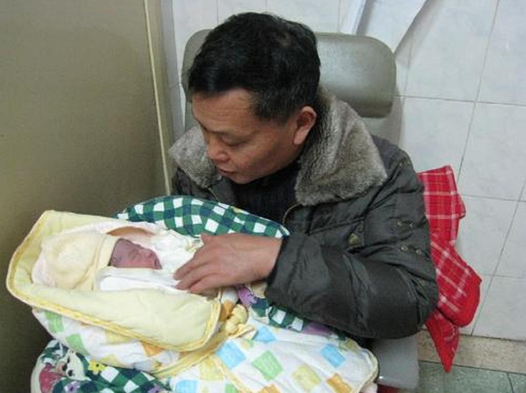 猫咪突然吐黄水还软便？可能是要命的猫瘟预警！