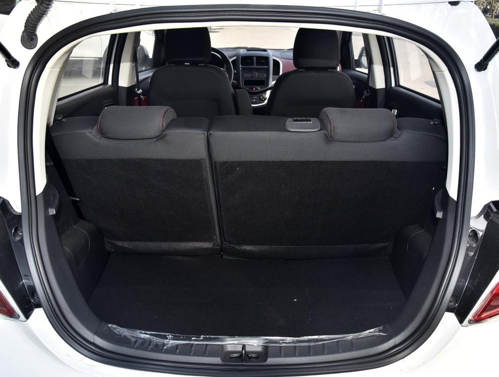 预算有限如何选代步车？长安奔奔轿车续航不足 保养贵难题被奔奔E-Star省3万 充电快1小时破解