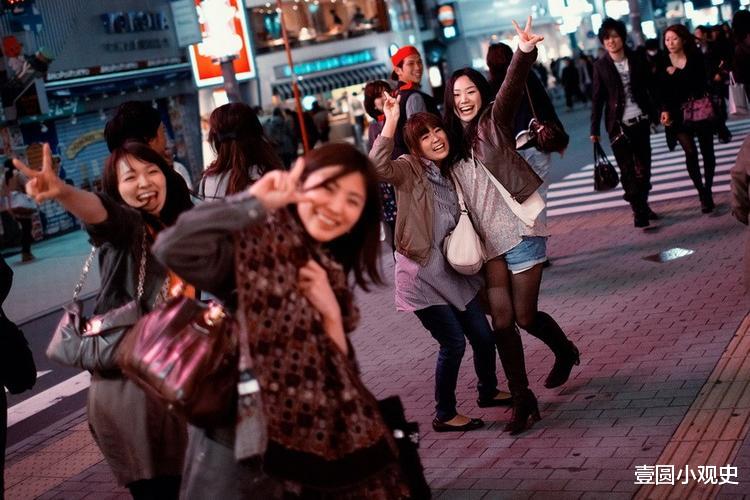 中日抢人大战！日本不欢迎外来移民，为何却每年大量接纳中国人？