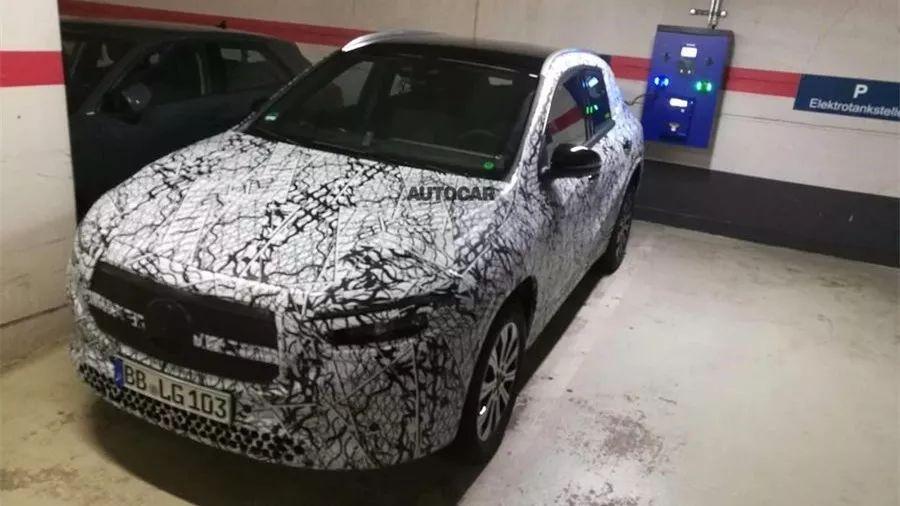 北京奔驰C300:豪华与性能的平衡之道,为何成为中高端市场热门之选? 北京奔驰C300:豪华与性能的平衡之道,为何成为中高端市场热门之选?