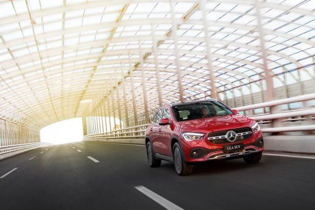 奔驰gla的驾驶体验如何？这款车的优势和不足有哪些？