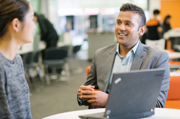 中国人在英国做什么工作_英国中医药行业华人好就业吗？