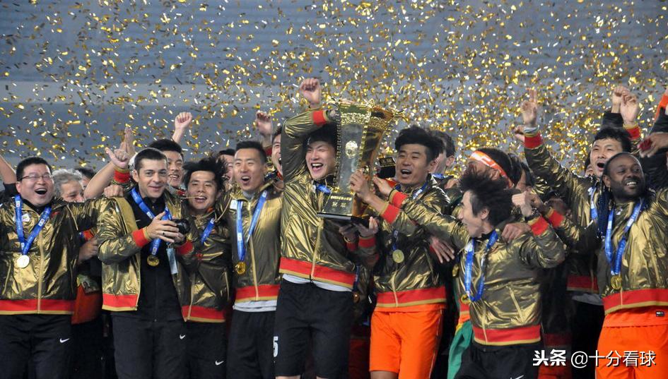 山东鲁能踢江苏舜天 新手到底该盯着哪儿看？