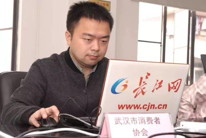 西瓜霜真能治好猫咪口炎？铲屎官亲测避坑指南