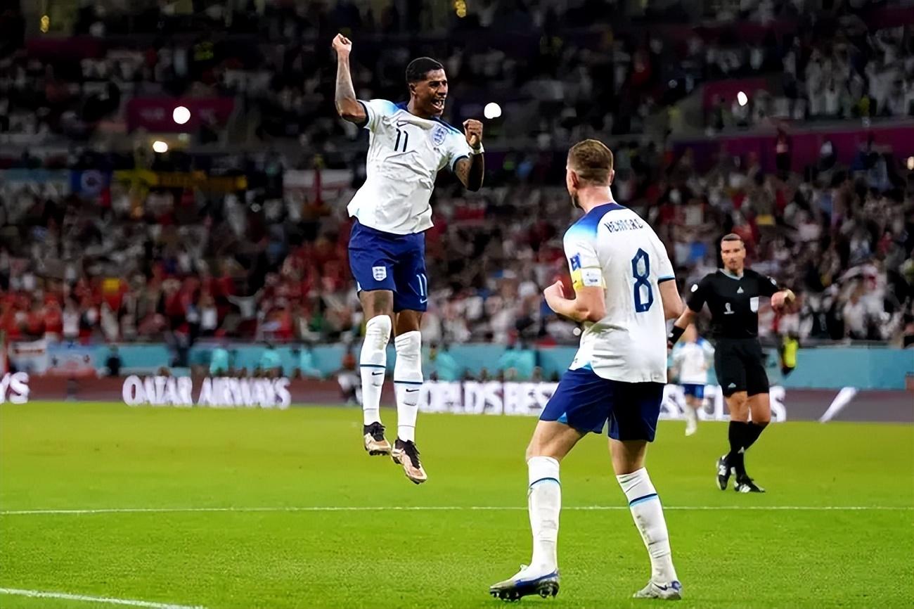 英格兰队凭什么让荷兰人踢完比赛直挠头? 英格兰队凭什么让荷兰人踢完比赛直挠头?