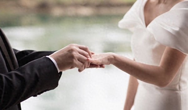 联姻的含义和普通结婚有啥不一样？_现代社会联姻的含义跟以前有变化吗？