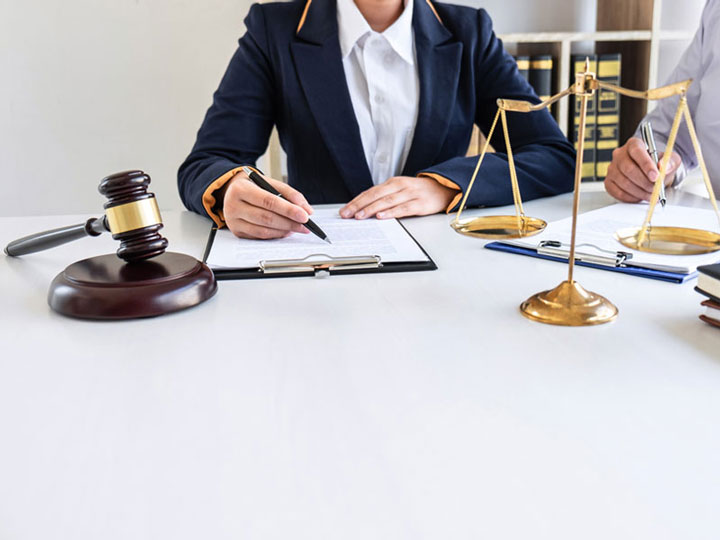 刑事律师哪个律师好？在复杂案件中找到真正值得信赖的辩护人