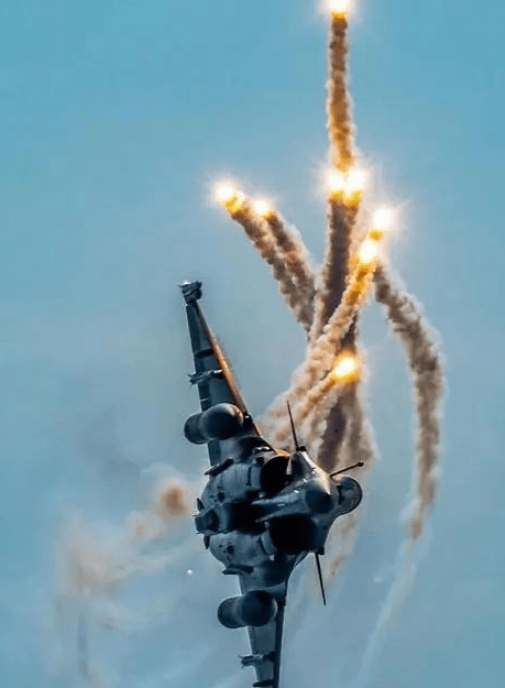 “帝国的夜袭”究竟指代武器还是军事行动？