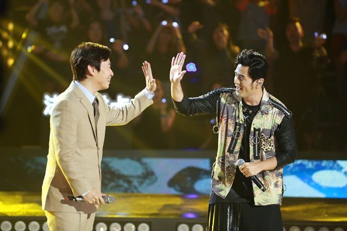 与周董合作《千里之外》