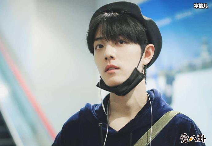 肖战被私生饭堵车库