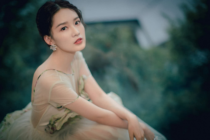 李沁金鹤奖舞台造型被称“仙女沁”