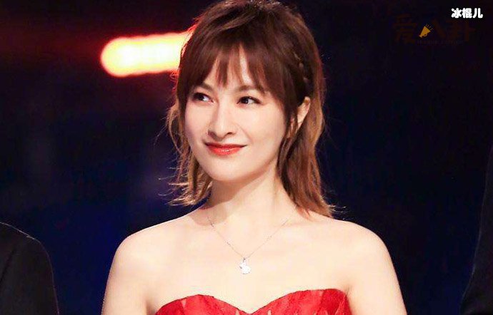 吴昕一字马侧手翻