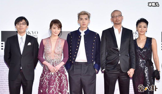 吴亦凡管虎出席活动