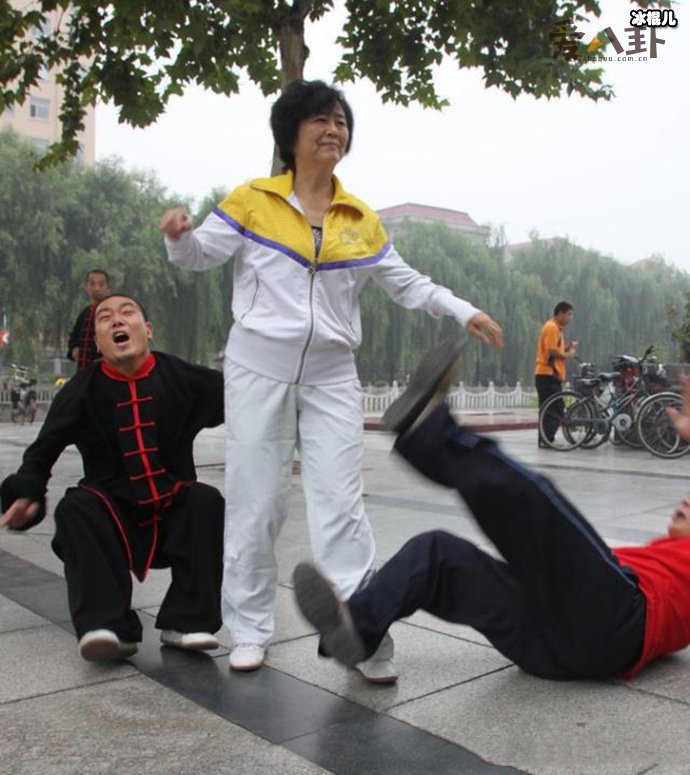 太极大师闫芳被质疑