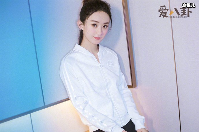 赵丽颖一直有扒拉菜的习惯