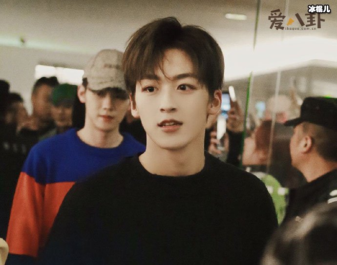 何洛洛是谁揭秘其成名史