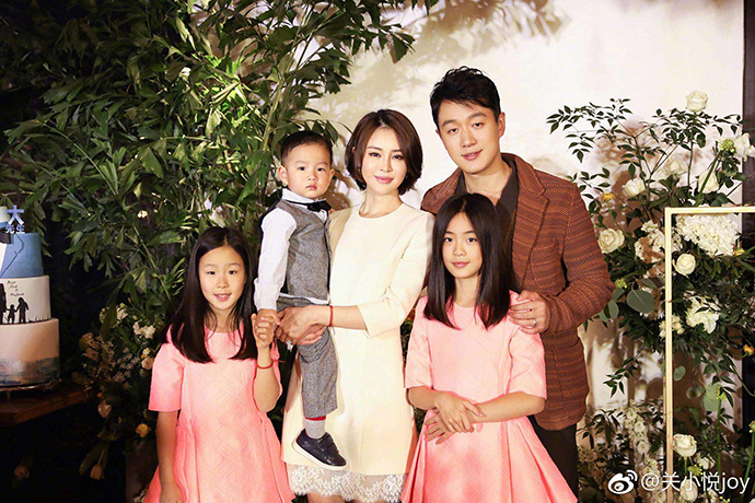 佟大为关悦一家五口