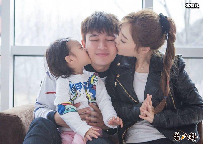 李小璐贾乃亮甜馨一家
