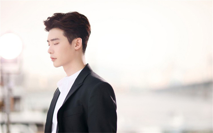 李钟硕被爆与女团成员交往