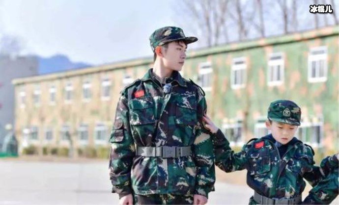 易烊千玺参加军训