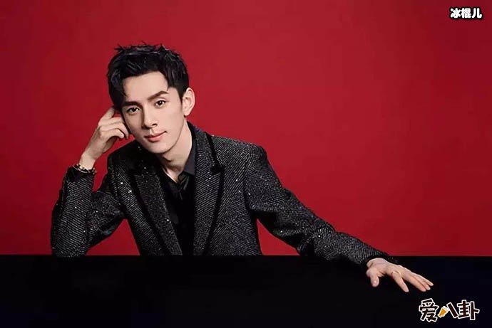 李佳琦在直播间追星华晨宇