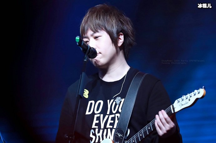 五月天开演唱会，阿信每次都是唱到嘶哑