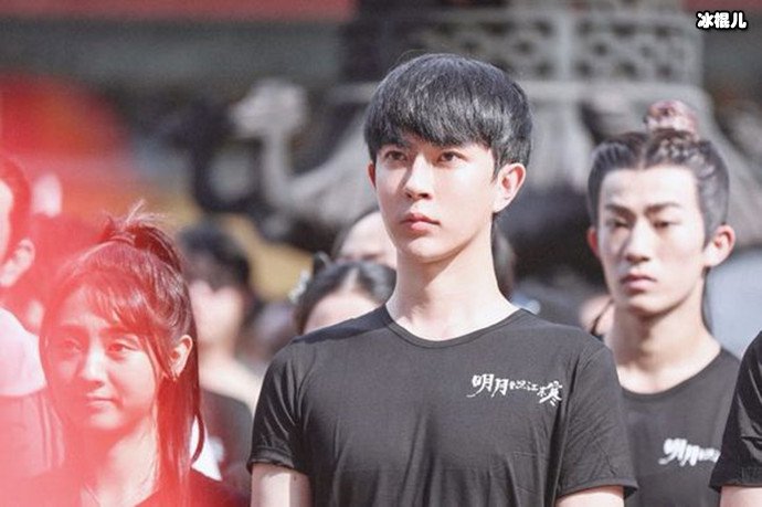 于朦胧剧组开机照