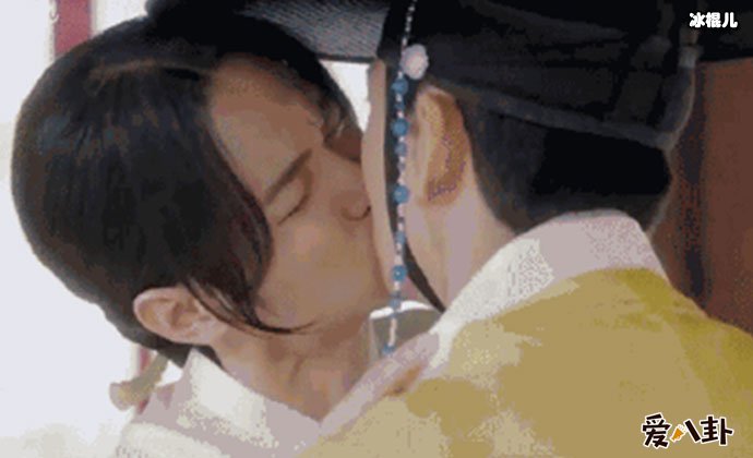 绿豆传男二被男主强吻