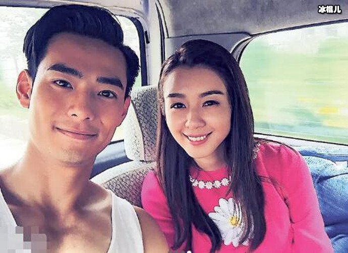 何文浩与女友的合照