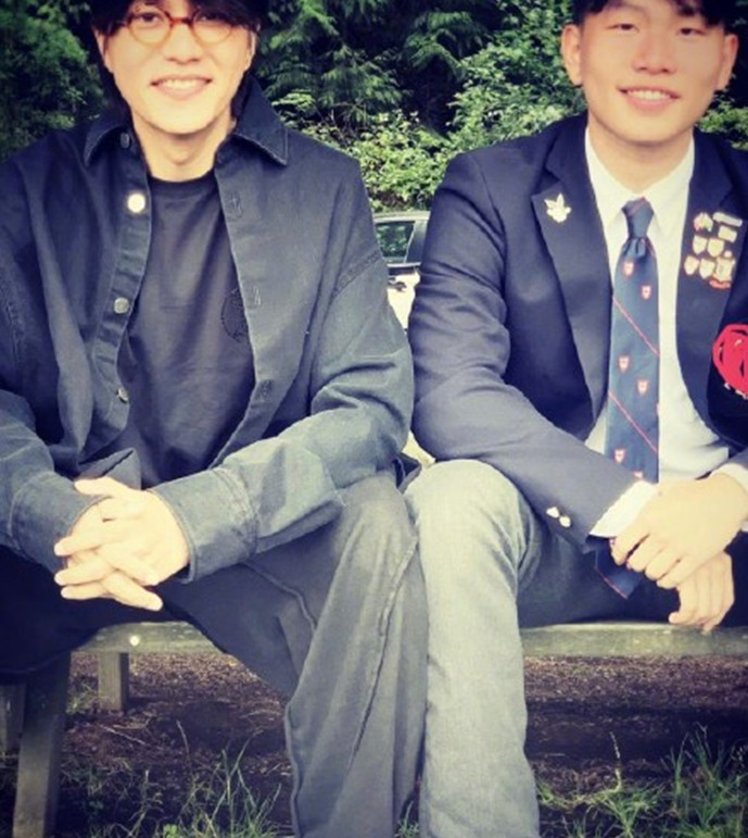 陈坤儿子校服照男人味十足