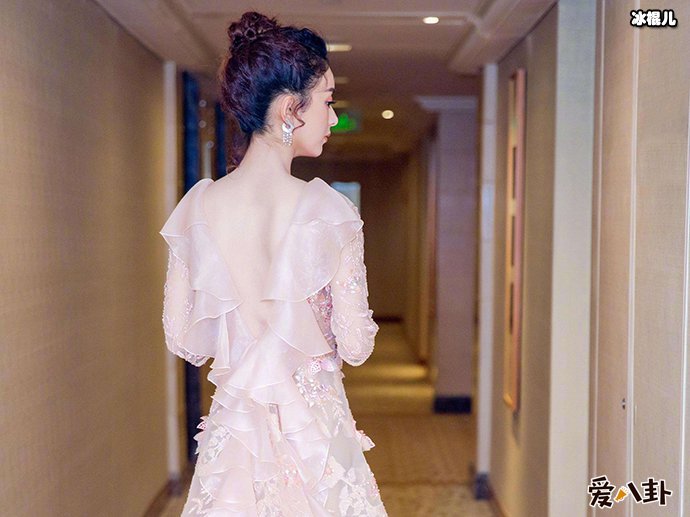 赵丽颖曾坠马导致腰伤