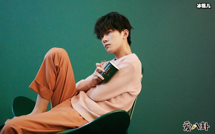 易烊千玺近2个月的默默付出