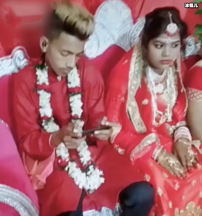 新郎婚礼沉迷吃鸡游戏