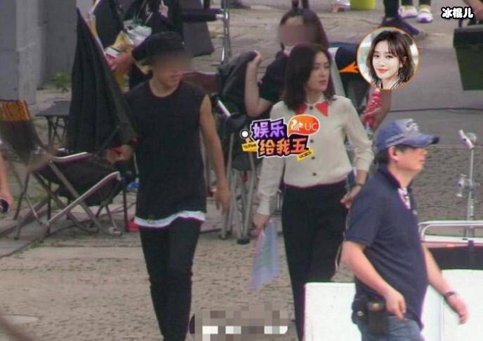 秦岚疑似片场与导演起争执