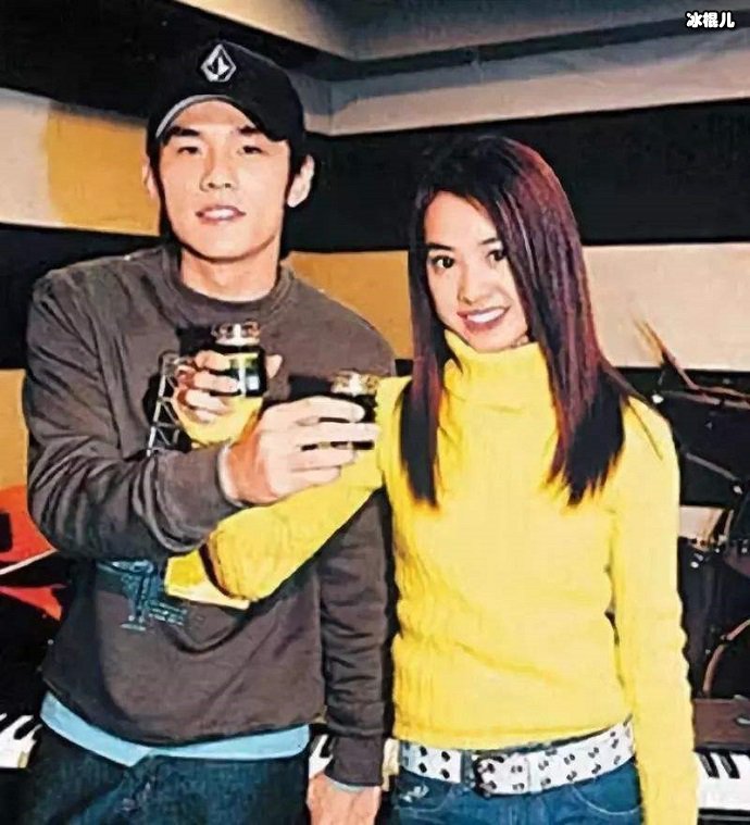 周杰伦和蔡依林早期照片