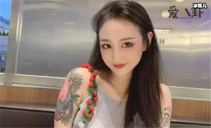 简自豪的女友奥咪咪