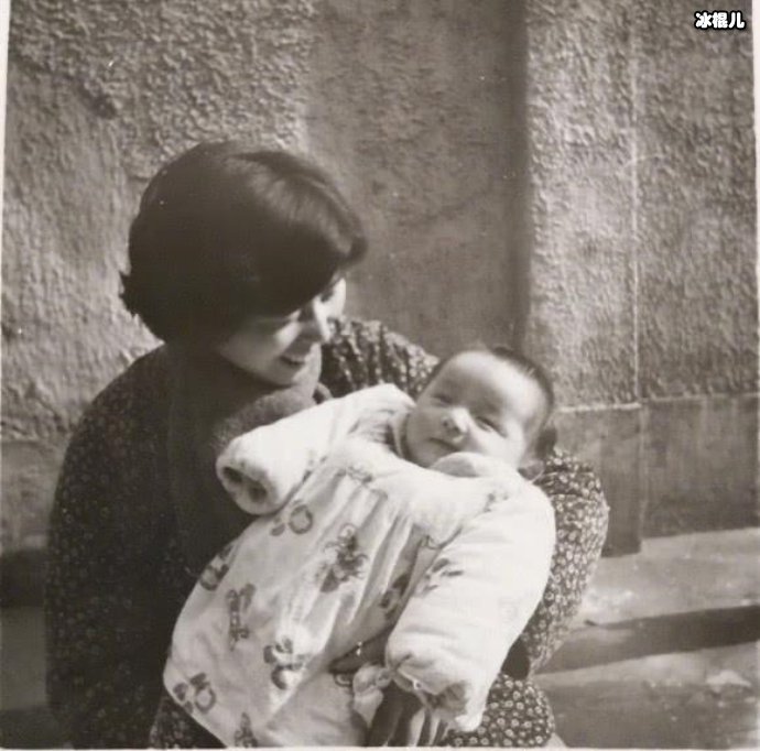 胡歌妈妈怀抱小胡歌