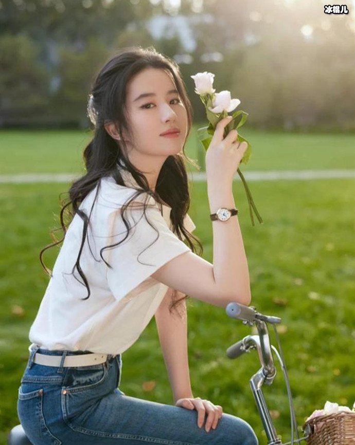 中新网评刘亦菲曾被霸凌