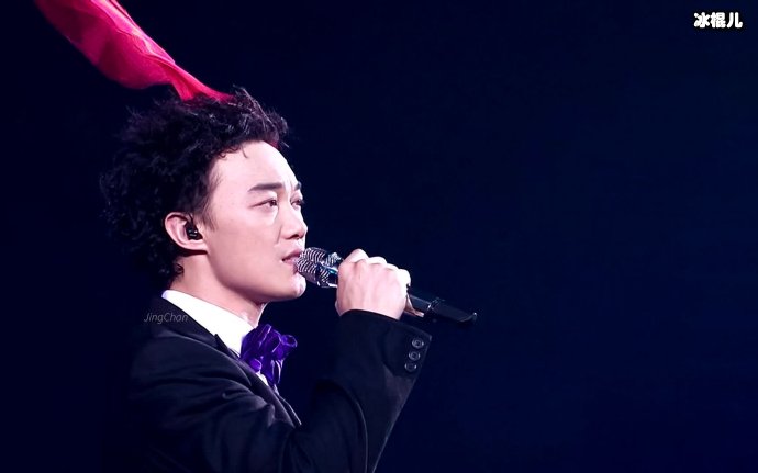 陈奕迅黑脸请学生离场