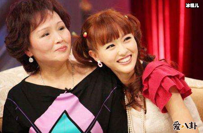 唐嫣与妈妈的合影