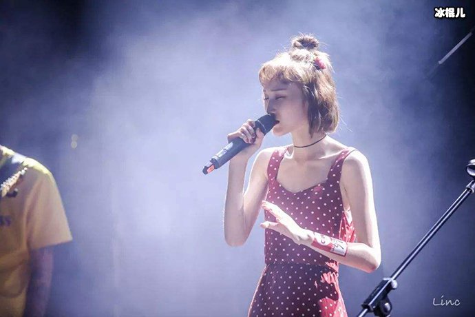 网友们纷纷猜测是暗指陈雪凝